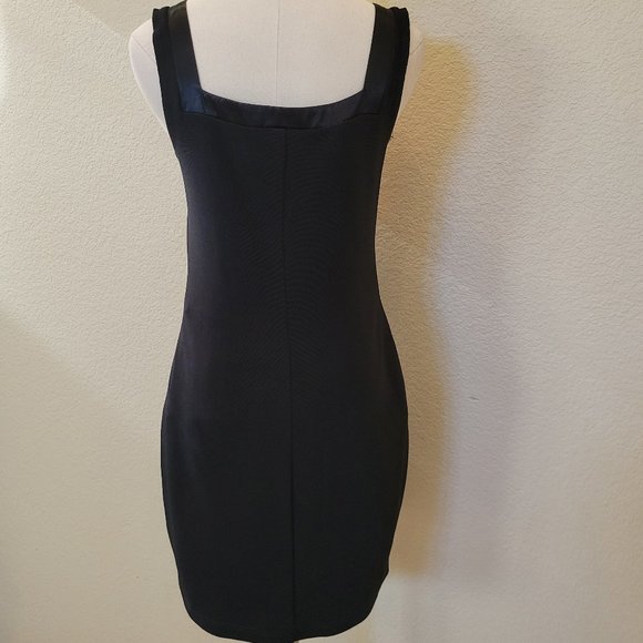 Ultimate Little Black Dress Sleeveless - Picture 4 of 7